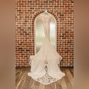 Allure Couture size 4 wedding dress